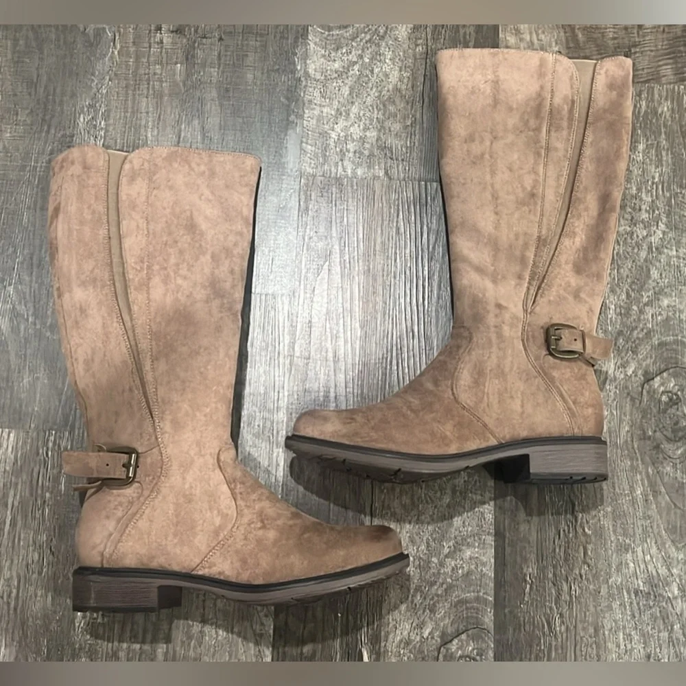 New Pierre Dumas Suede Boots